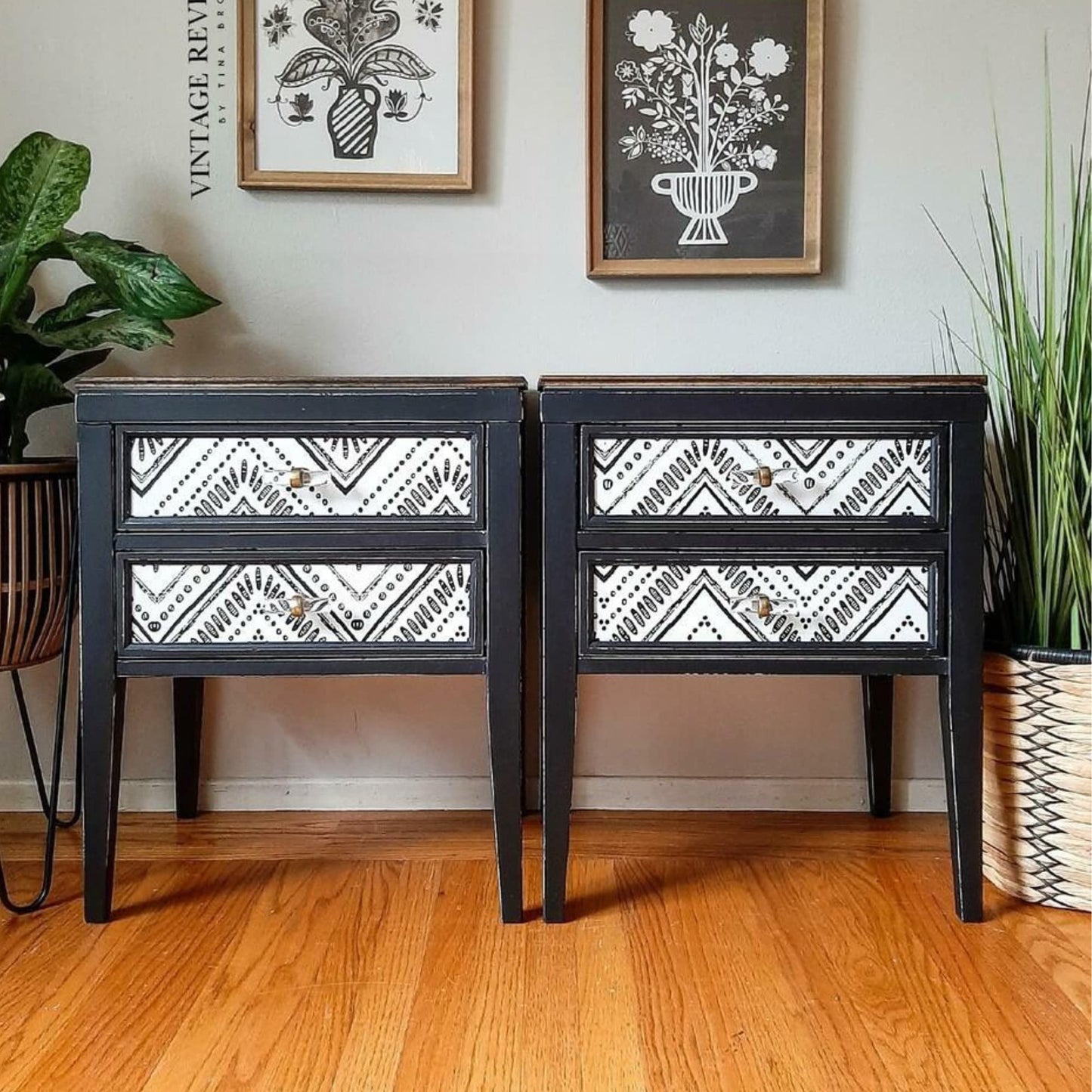 All-in-One Mineral Paint | Dixie Belle Silk | Anchor | Black All-in-One Water Based Primer + Topcoat | Durable Furniture Paint | Low Reflective Finish